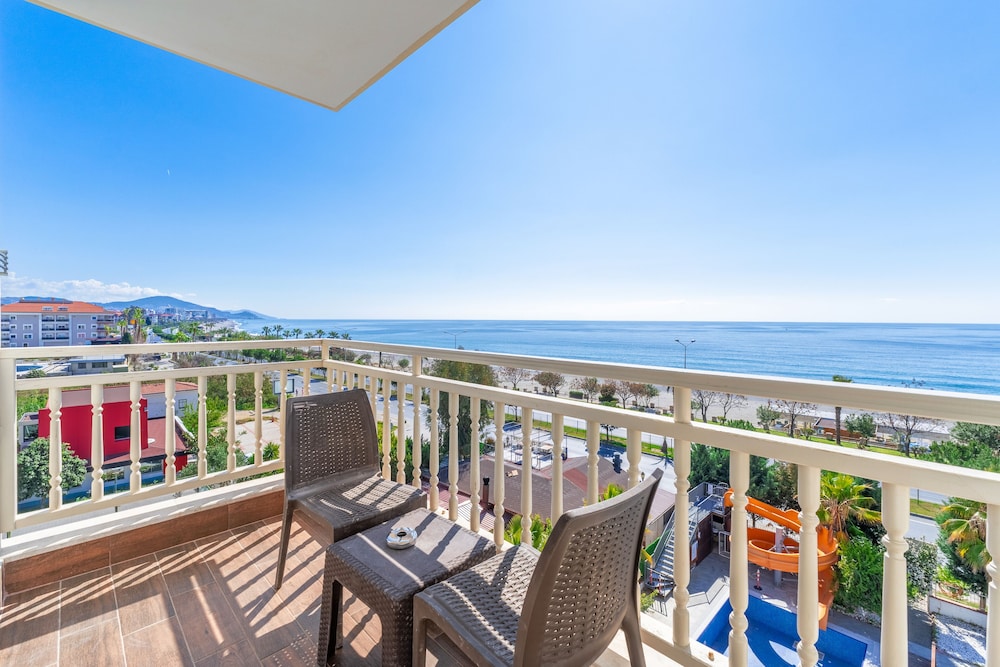 SEY BEACH HOTEL &SPA — Beach in Alanya