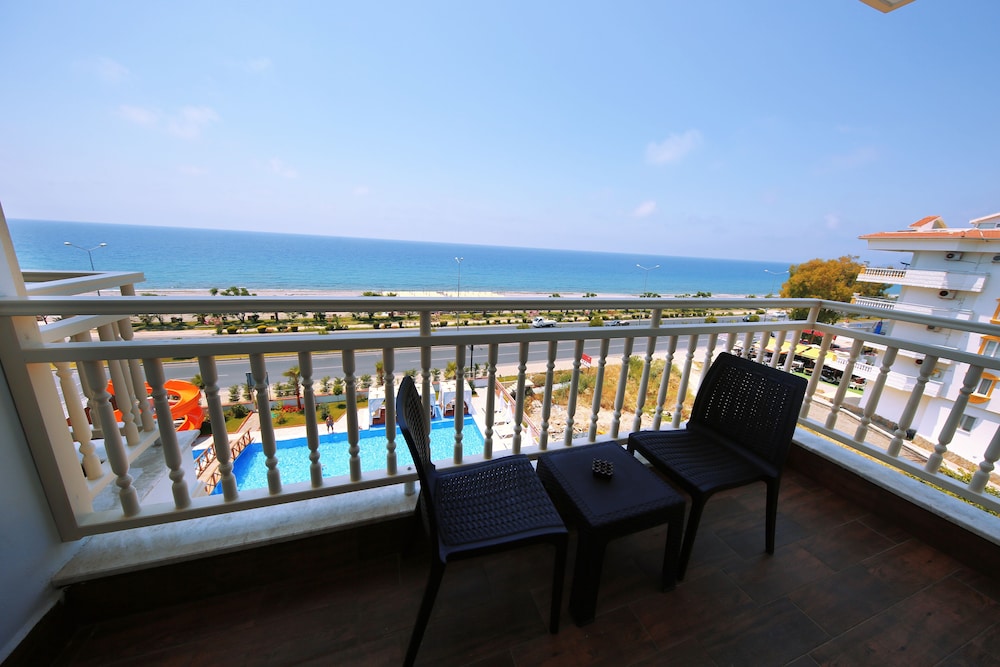 SEY BEACH HOTEL &SPA — Beach in Alanya