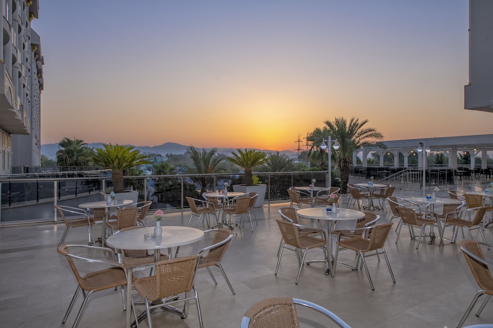 Lake River Side Hotel Spa - Ultra All Inclusive — Restaurant & bars in Side