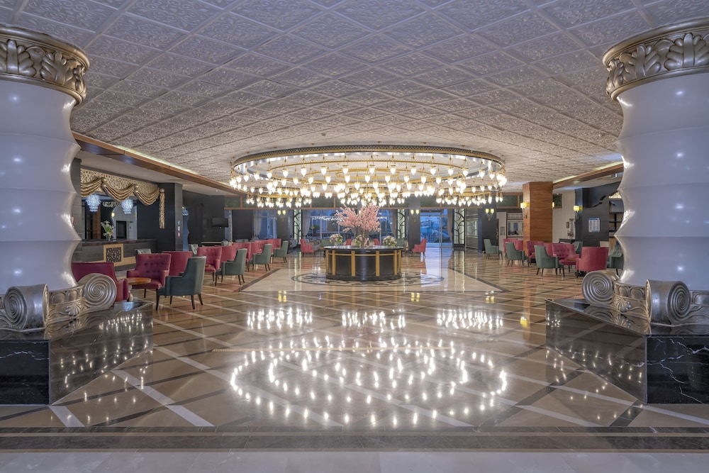 Lake River Side Hotel Spa - Ultra All Inclusive — Hotel building in Side