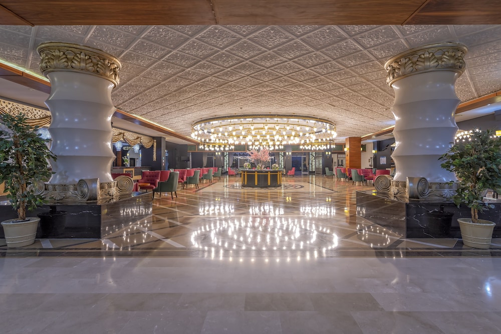 Lake River Side Hotel Spa - Ultra All Inclusive — Hotel building in Side