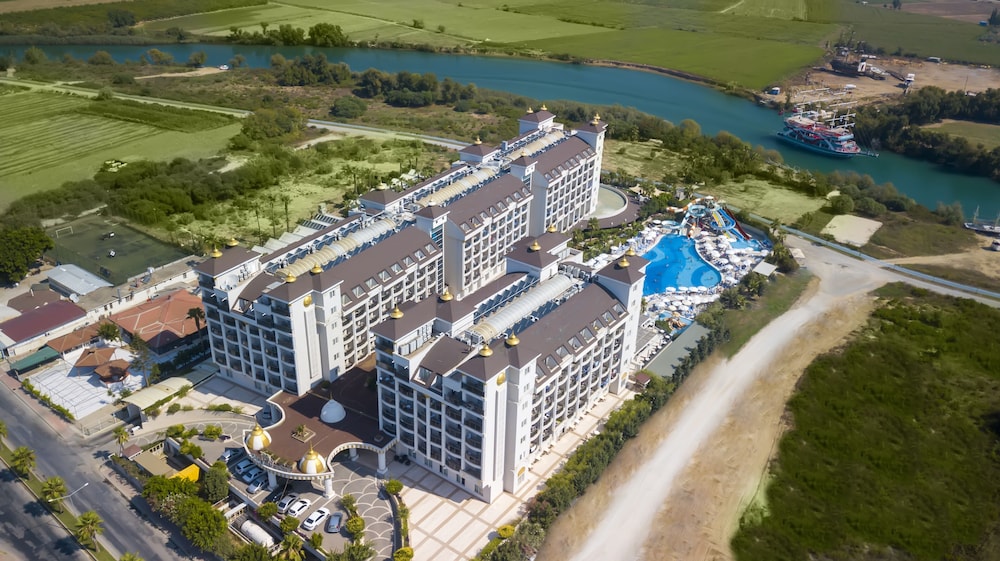 Lake River Side Hotel Spa - Ultra All Inclusive — Hotel building in Side