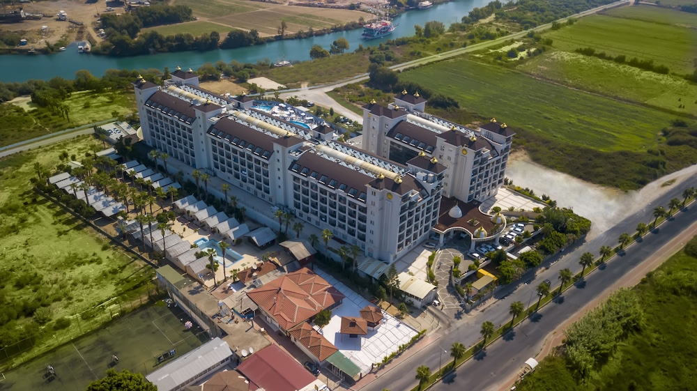 Lake River Side Hotel Spa - Ultra All Inclusive — Hotel building in Side