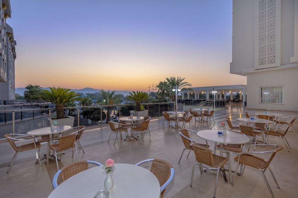 Lake River Side Hotel Spa - Ultra All Inclusive — Restaurant & bars in Side