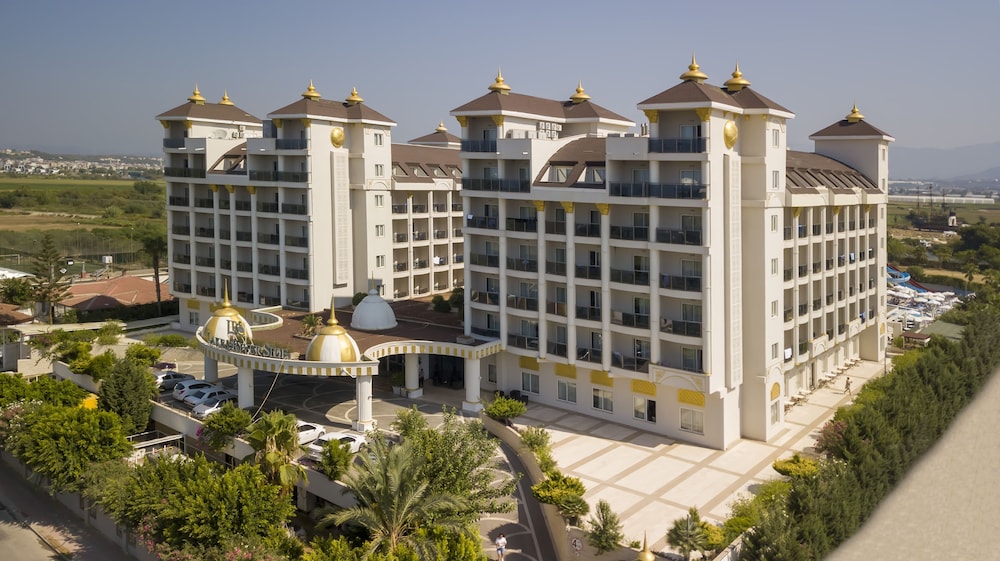 Lake River Side Hotel Spa - Ultra All Inclusive — Hotel building in Side