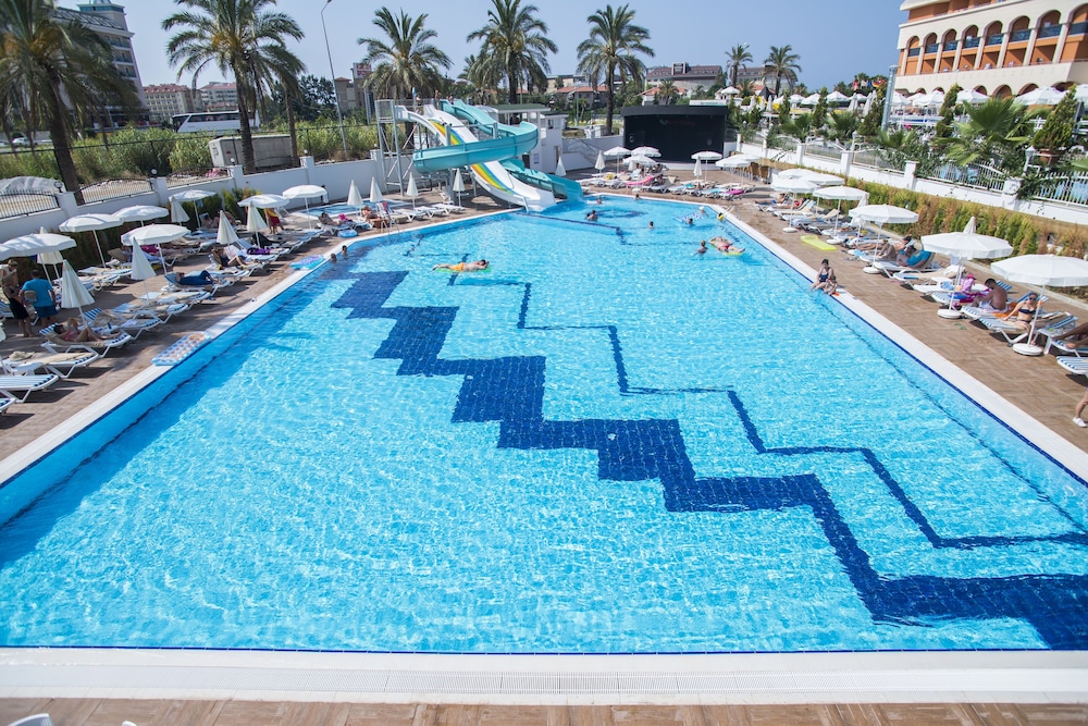 Palm World Resort & Spa Side - All Inclusive — Swimming pool in Side