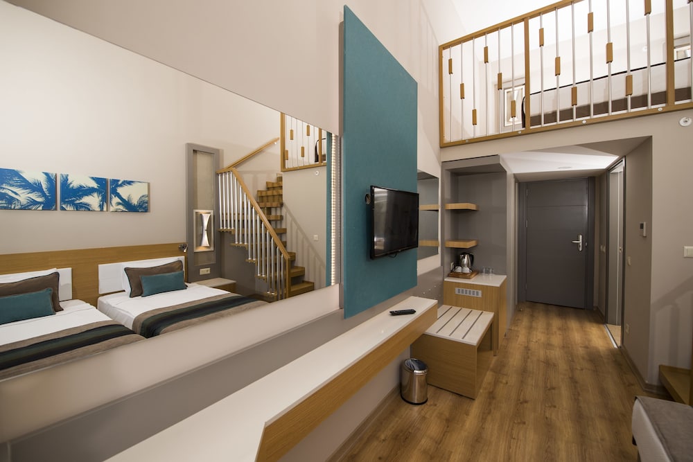 Palm World Resort & Spa Side - All Inclusive — Hotel rooms in Side
