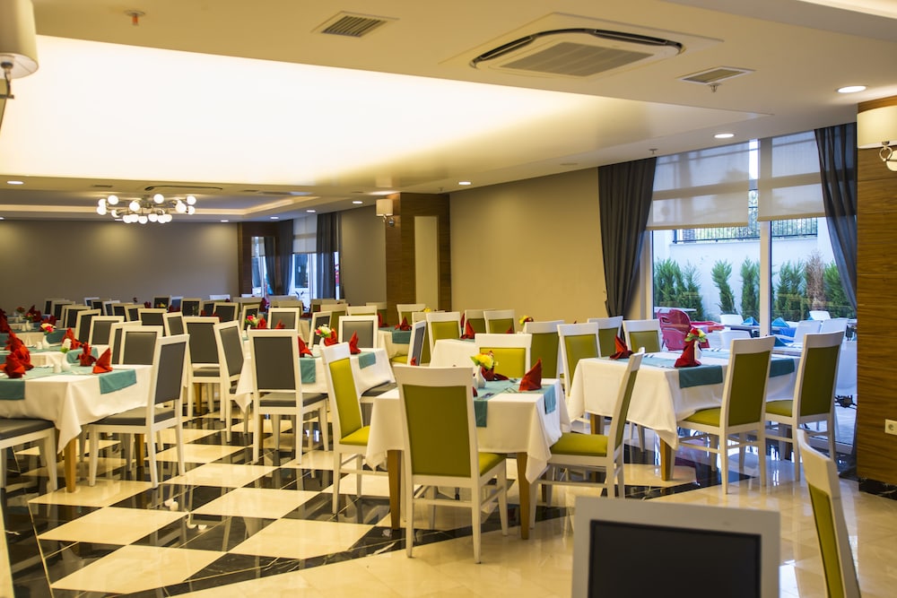 Palm World Resort & Spa Side - All Inclusive — Restaurant & bars in Side
