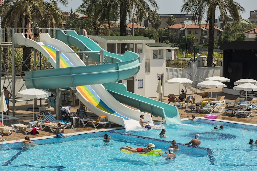Palm World Resort & Spa Side - All Inclusive — Swimming pool in Side
