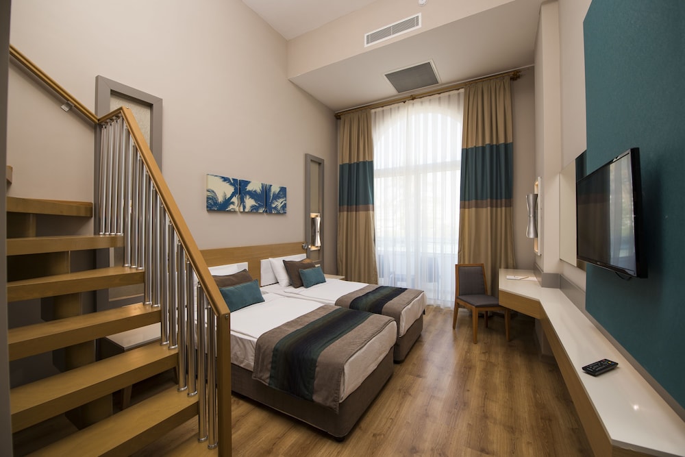 Palm World Resort & Spa Side - All Inclusive — Hotel rooms in Side