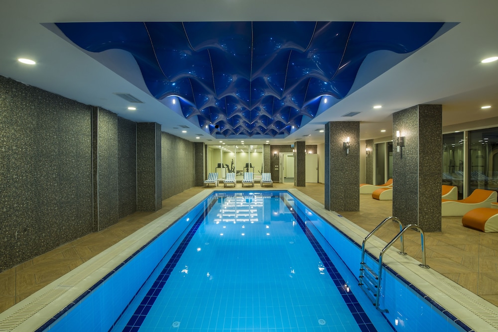 Palm World Resort & Spa Side - All Inclusive — Swimming pool in Side