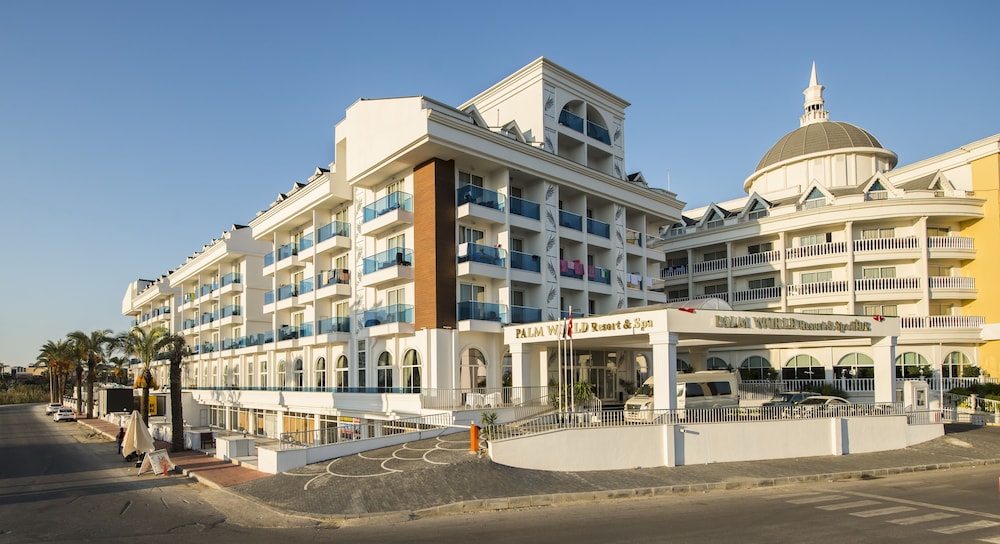 Palm World Resort & Spa Side - All Inclusive — Hotel building in Side