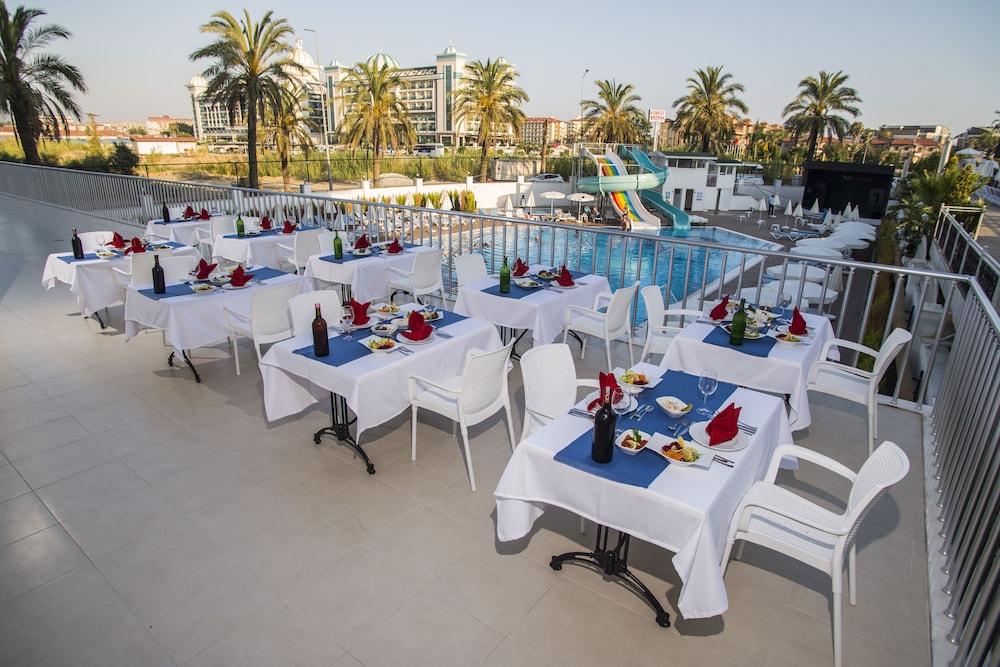 Palm World Resort & Spa Side - All Inclusive — Restaurant & bars in Side