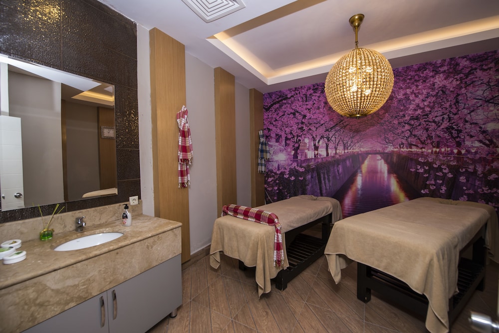 Palm World Resort & Spa Side - All Inclusive — Spa in Side