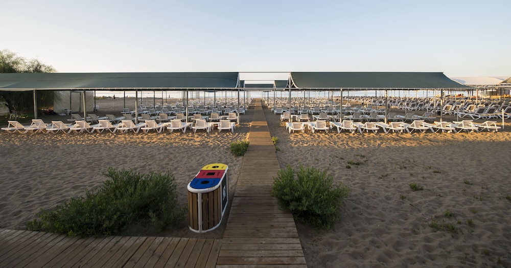 Palm World Resort & Spa Side - All Inclusive — Beach in Side