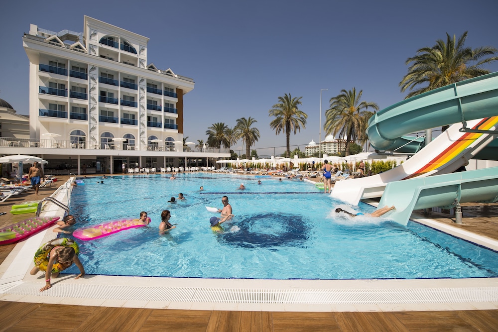 Palm World Resort & Spa Side - All Inclusive — Swimming pool in Side