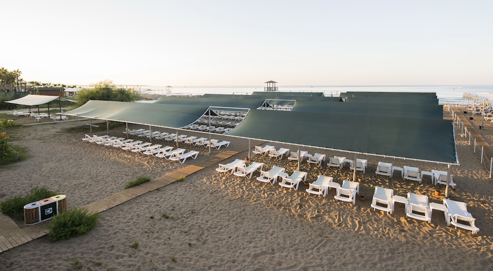Palm World Resort & Spa Side - All Inclusive — Beach in Side