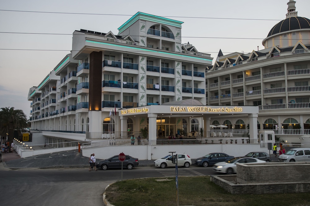 Palm World Resort & Spa Side - All Inclusive — Hotel building in Side
