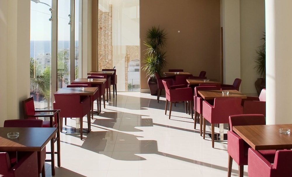 Cerro Mar Atlantico & Cerro Mar Garden — Restaurant & bars in Albufeira, Faro