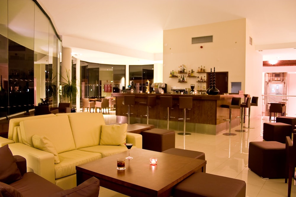 Cerro Mar Atlantico & Cerro Mar Garden — Restaurant & bars in Albufeira, Faro