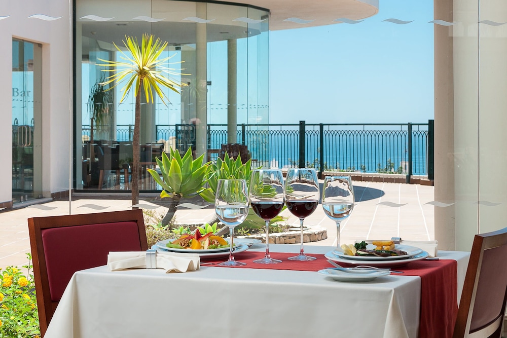 Cerro Mar Atlantico & Cerro Mar Garden — Restaurant & bars in Albufeira, Faro