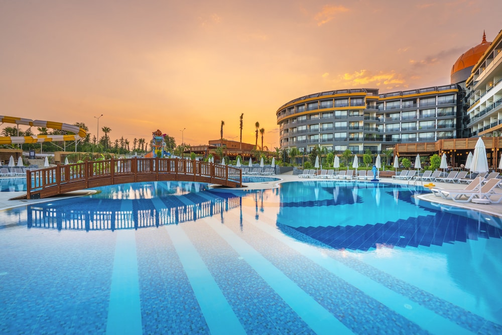 Arnor De Luxe Hotel — Swimming pool in Side