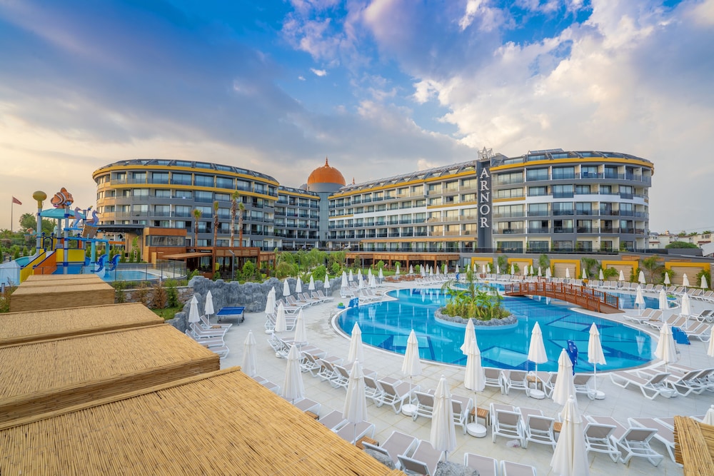 Arnor De Luxe Hotel — Swimming pool in Side