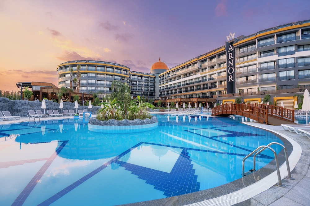Arnor De Luxe Hotel — Swimming pool in Side