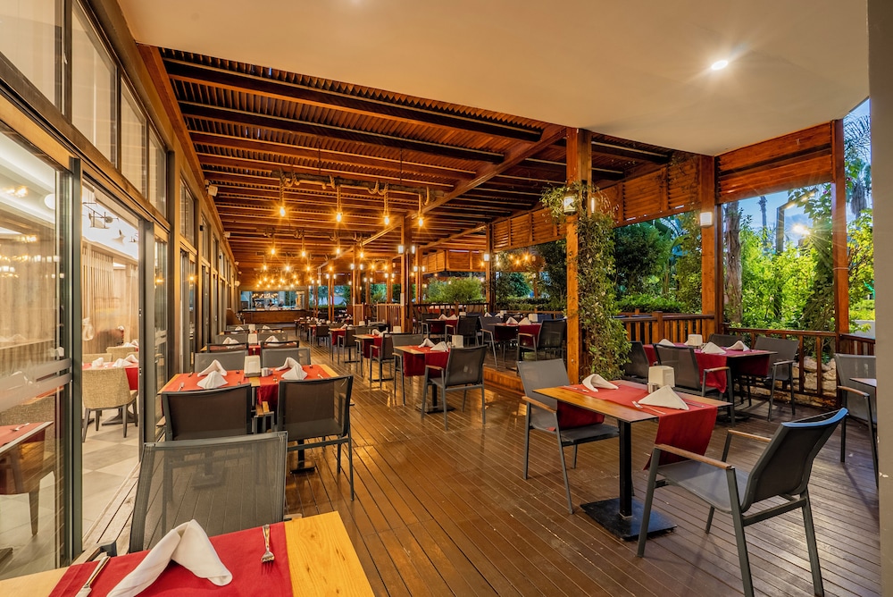 Arnor De Luxe Hotel — Restaurant & bars in Side