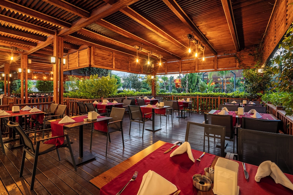 Arnor De Luxe Hotel — Restaurant & bars in Side