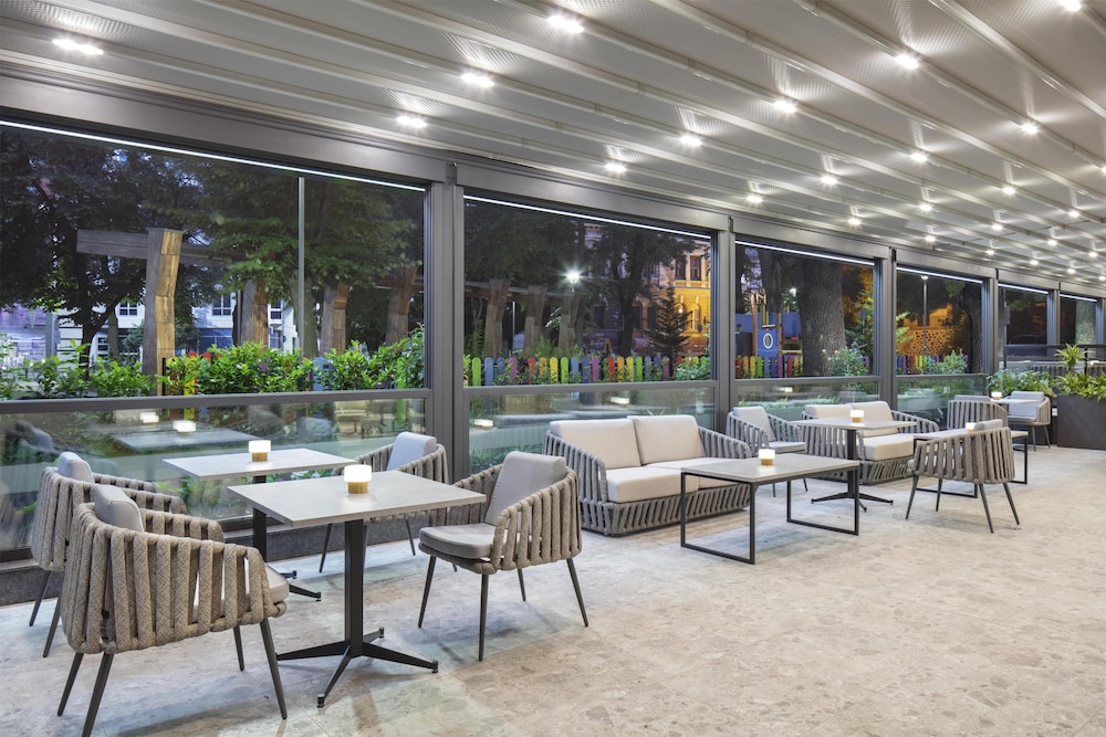 Doubletree By Hilton Plovdiv Center — Restaurant & bars in Plovdiv, Plovdiv