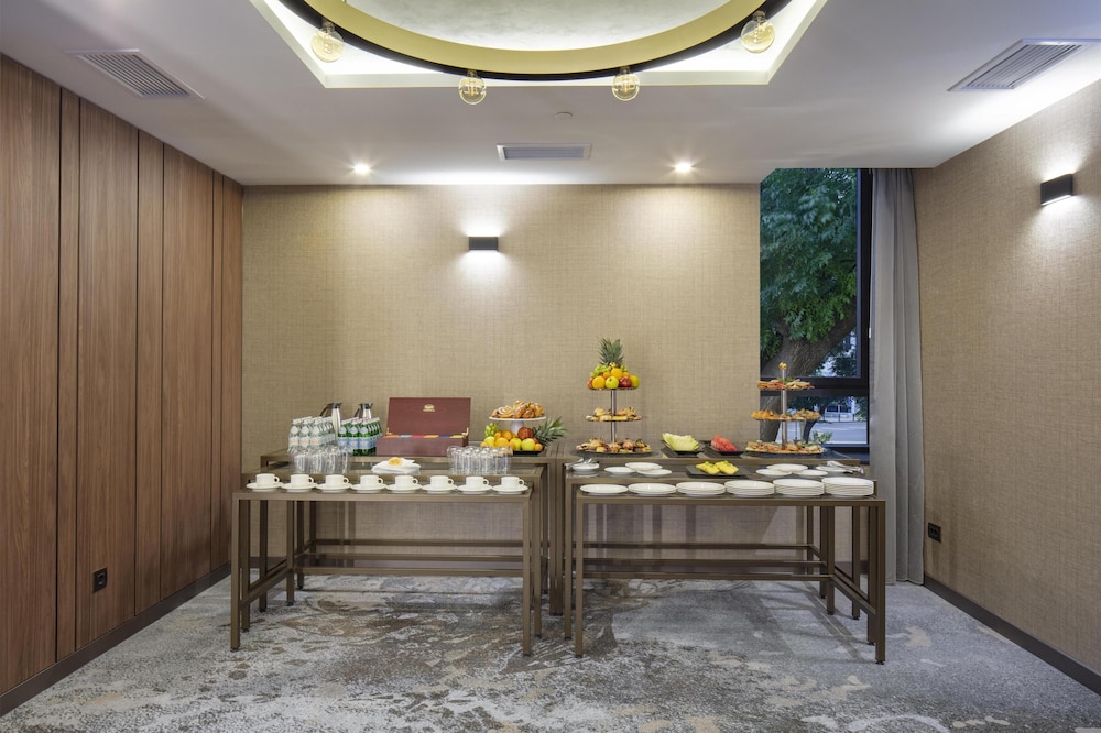 Doubletree By Hilton Plovdiv Center — Restaurant & bars in Plovdiv, Plovdiv