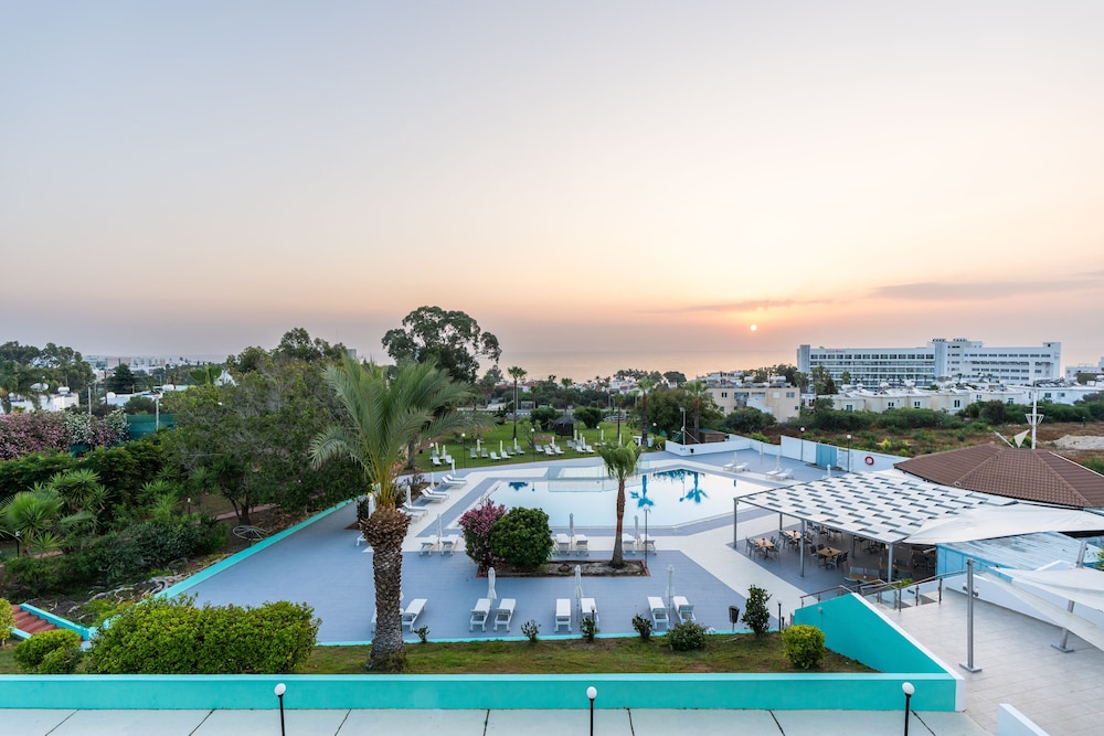 Adelais Bay Hotel — Swimming pool in Protaras, Famagusta Region