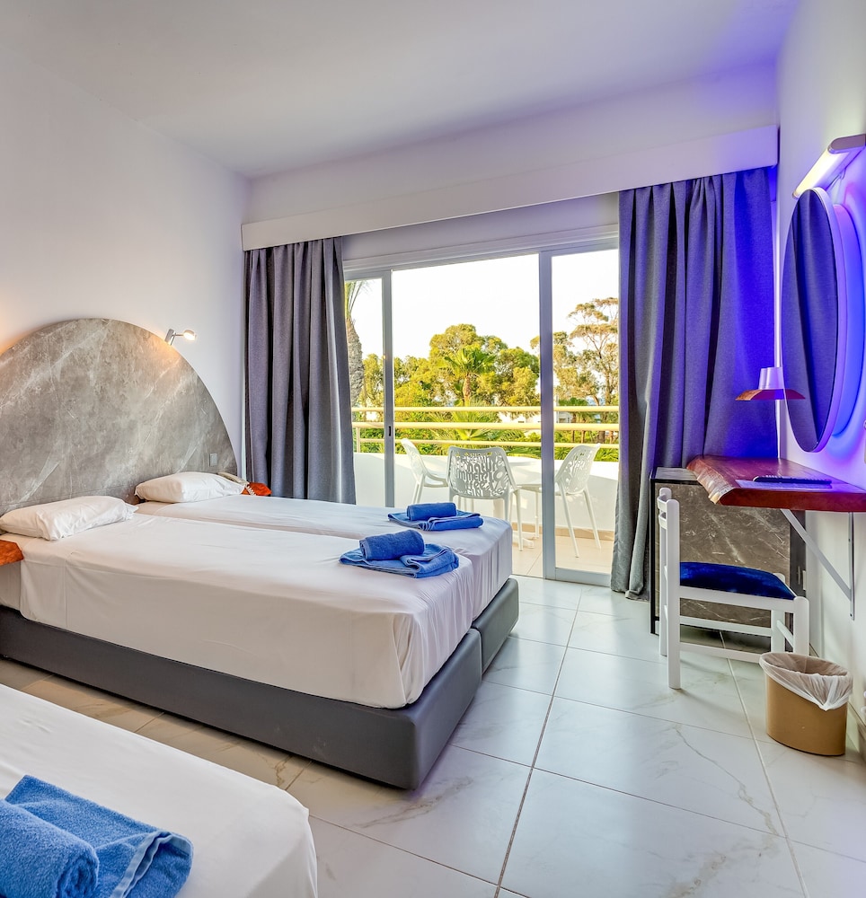 Adelais Bay Hotel — Hotel rooms in Protaras, Famagusta Region