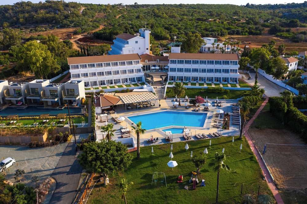 Adelais Bay Hotel — Hotel building in Protaras, Famagusta Region