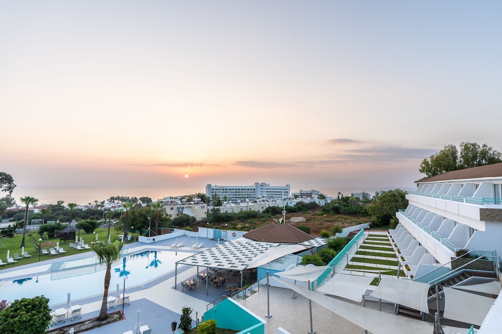 Adelais Bay Hotel — Swimming pool in Protaras, Famagusta Region