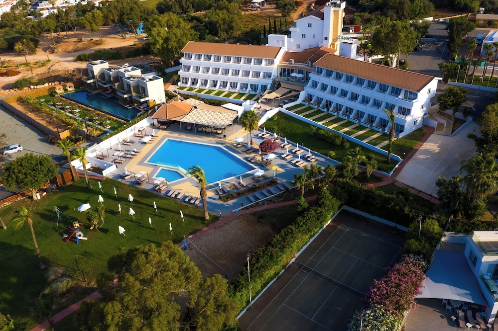 Adelais Bay Hotel — Hotel building in Protaras, Famagusta Region