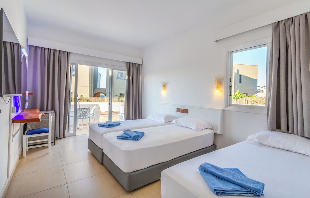 Adelais Bay Hotel — Hotel rooms in Protaras, Famagusta Region