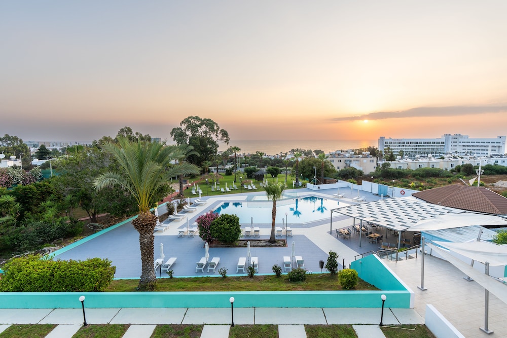 Adelais Bay Hotel — Swimming pool in Protaras, Famagusta Region