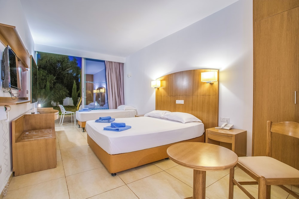Adelais Bay Hotel — Hotel rooms in Protaras, Famagusta Region