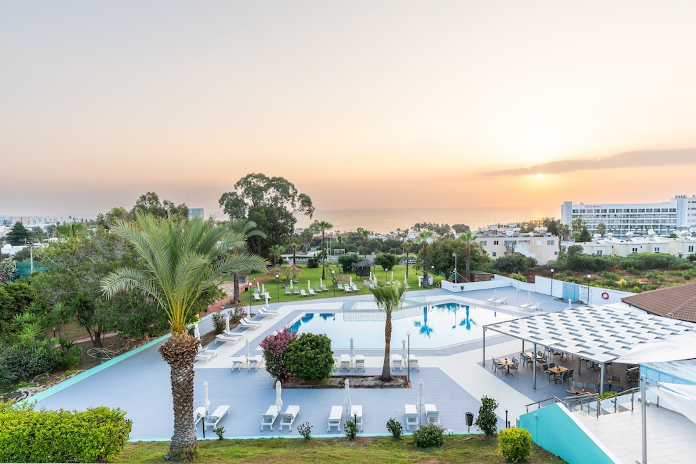 Adelais Bay Hotel — Swimming pool in Protaras, Famagusta Region