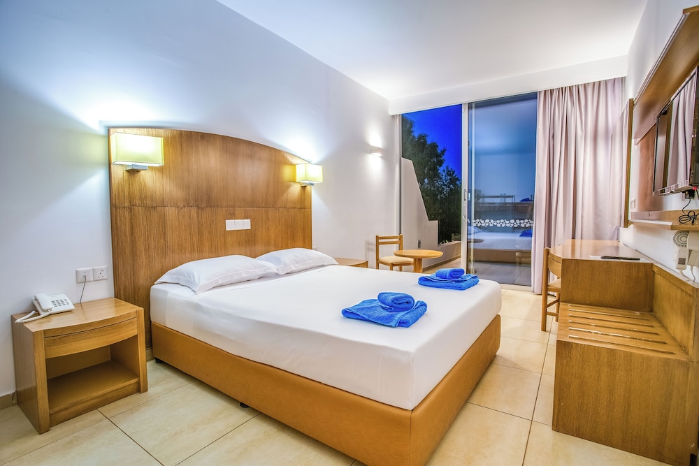 Adelais Bay Hotel — Hotel rooms in Protaras, Famagusta Region