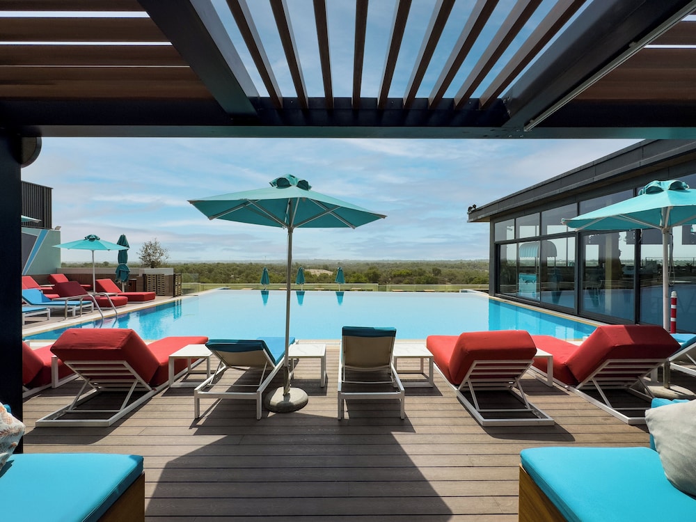 Millennium Place Mirdif Hotel — Swimming pool in Dubai