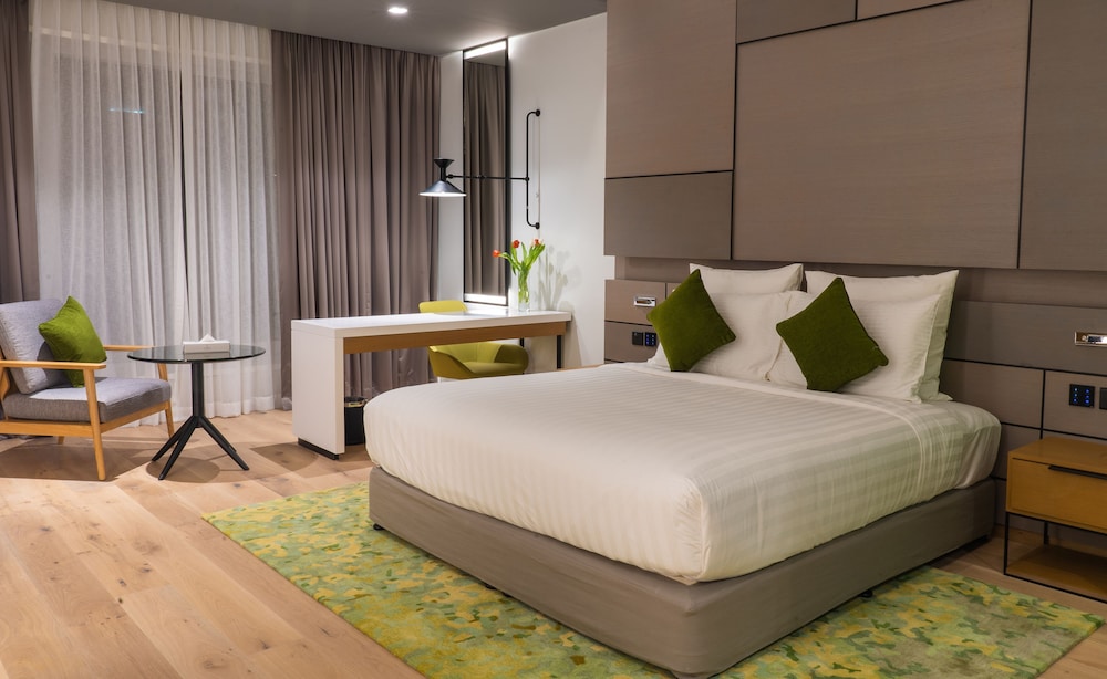 Al Khoory Courtyard Hotel — Hotel rooms in Dubai