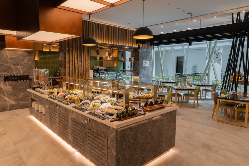 Al Khoory Courtyard Hotel — Restaurant & bars in Dubai