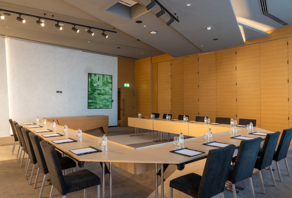 Al Khoory Courtyard Hotel — Hotel building in Dubai