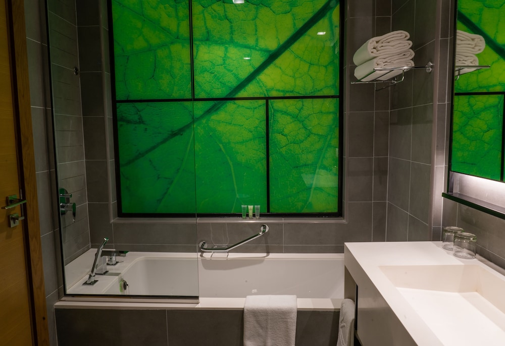 Al Khoory Courtyard Hotel — Hotel rooms in Dubai