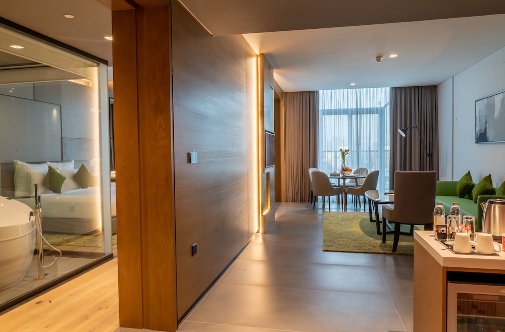 Al Khoory Courtyard Hotel — Hotel rooms in Dubai