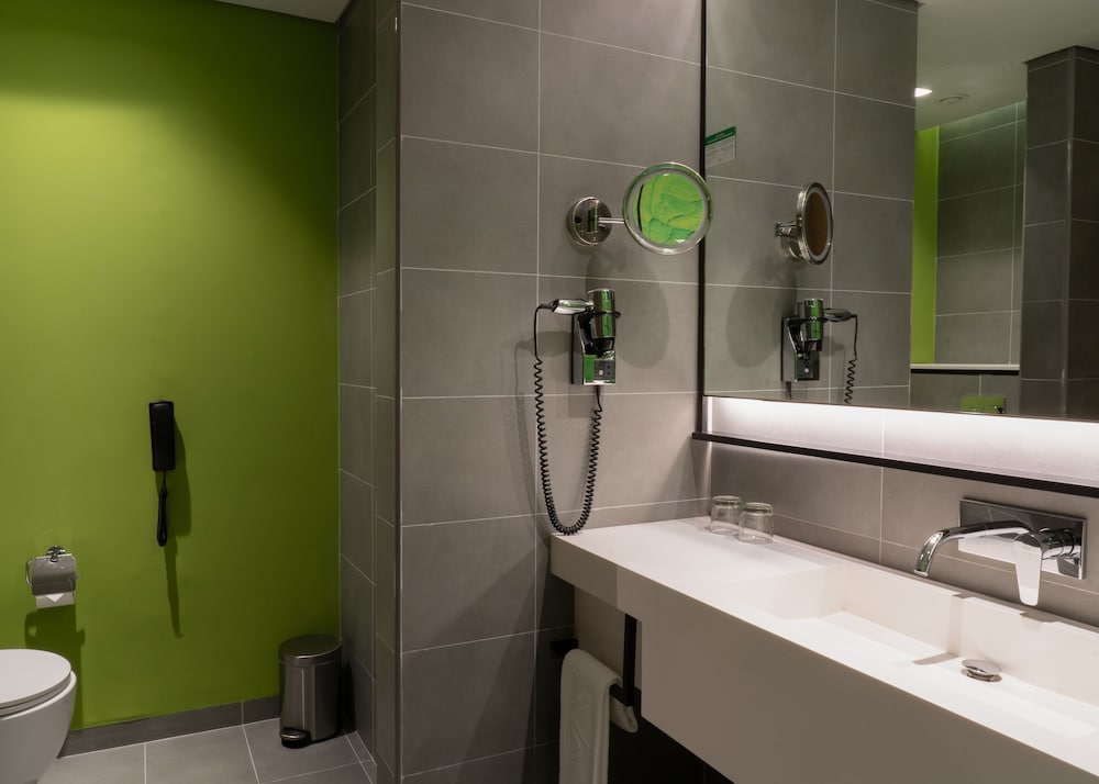 Al Khoory Courtyard Hotel — Hotel rooms in Dubai