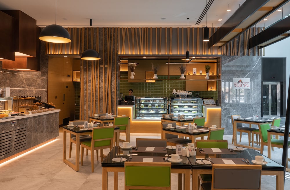 Al Khoory Courtyard Hotel — Restaurant & bars in Dubai